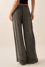 Load image into Gallery viewer, Mineral Washed Denim Pleated Wide-Leg Pants
