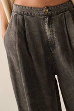 Load image into Gallery viewer, Mineral Washed Denim Pleated Wide-Leg Pants
