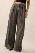 Load image into Gallery viewer, Mineral Washed Denim Pleated Wide-Leg Pants
